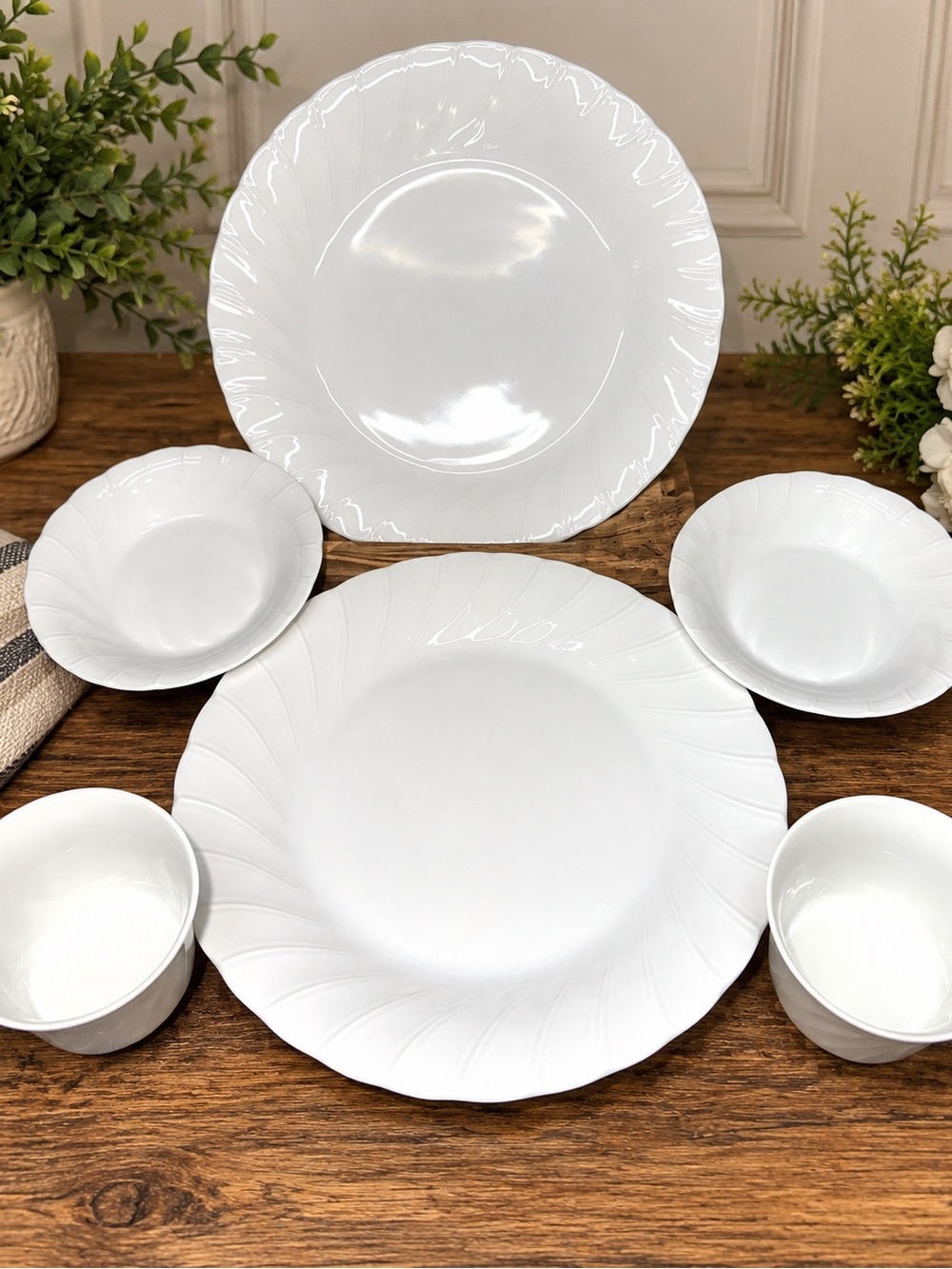 Sheffield Bone White Porcelain Fine China 6-Piece Place Setting Japan Swirl